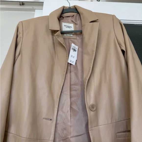 Abercrombie & Fitch Women's Tan Vegan Leather Blazer - Picture 5 of 9